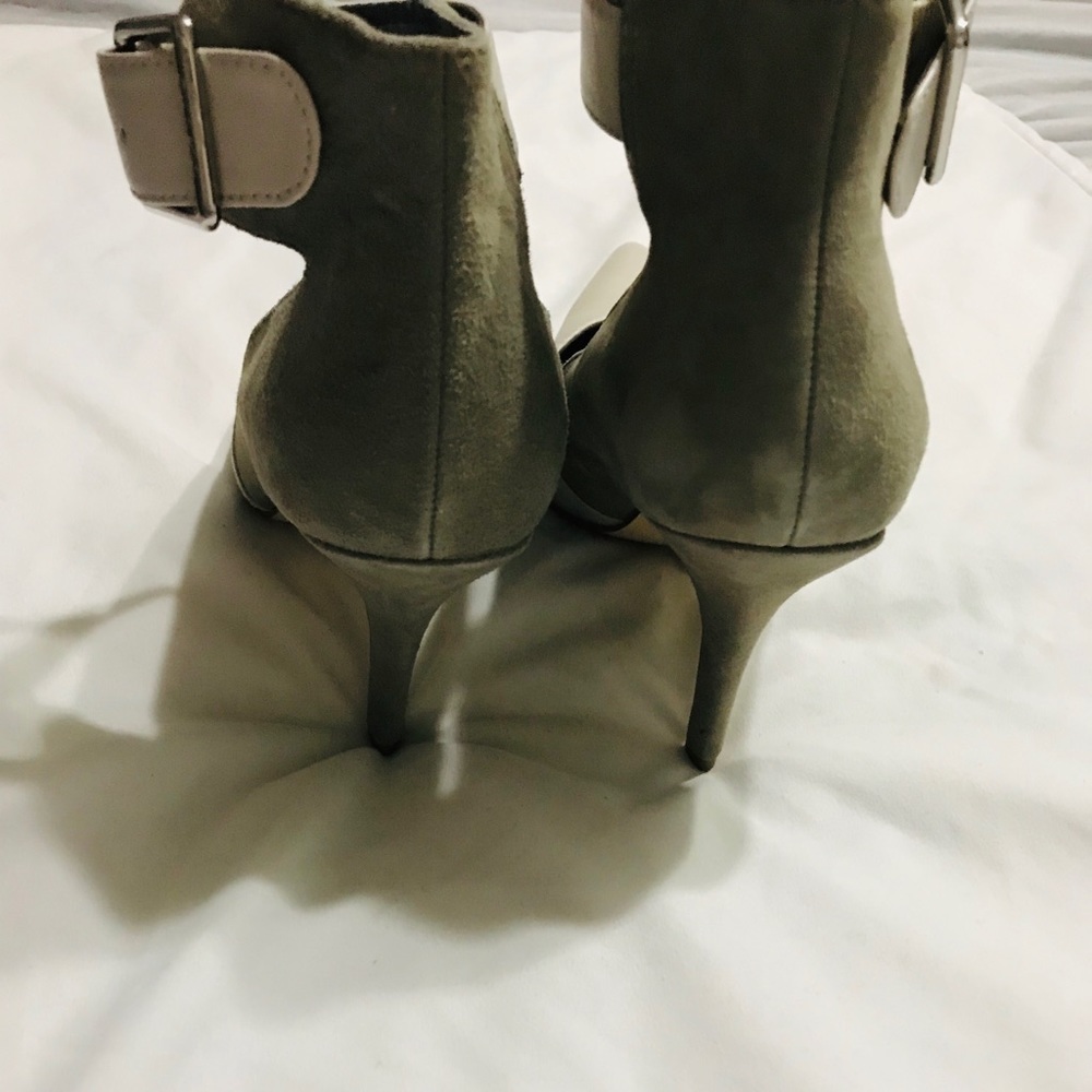 Heels - Picture 4 of 5